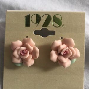 Porcelain roses earrings 🌹